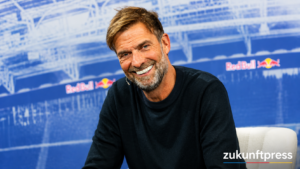 Jürgen Klopp als neuer Bundestrainer bei seiner Vorstellung beim DFB